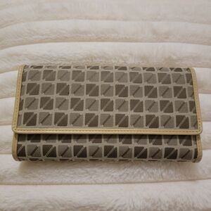 NWOT Nine and Company Tan and Brown Cloth and Leather Wallet